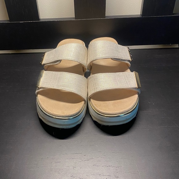 Vionic Size 7 Women’s Gold and Cream Sandals - Picture 1 of 5